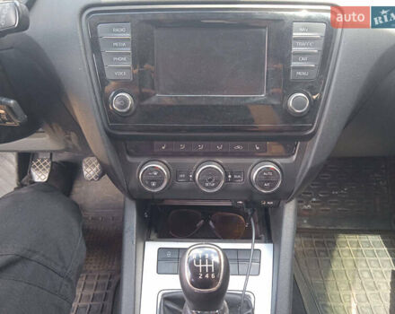 Черный Шкода Октавия, объемом двигателя 2 л и пробегом 350 тыс. км за 9500 $, фото 2 на Automoto.ua