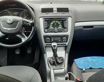 Черный Шкода Октавия, объемом двигателя 1.6 л и пробегом 256 тыс. км за 9000 $, фото 3 на Automoto.ua