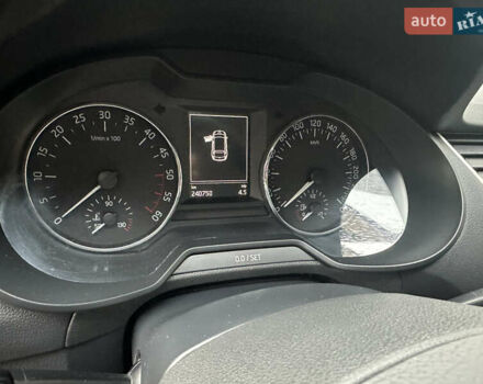 Черный Шкода Октавия, объемом двигателя 1.6 л и пробегом 240 тыс. км за 10500 $, фото 7 на Automoto.ua