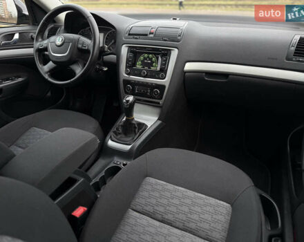 Черный Шкода Октавия, объемом двигателя 1.6 л и пробегом 208 тыс. км за 9100 $, фото 23 на Automoto.ua