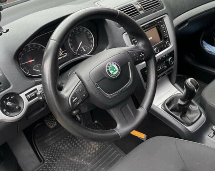 Чорний Шкода Октавія, об'ємом двигуна 1.6 л та пробігом 266 тис. км за 8000 $, фото 14 на Automoto.ua