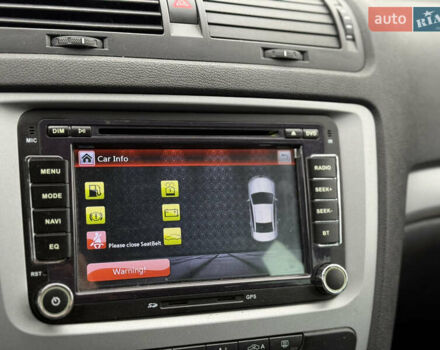 Черный Шкода Октавия, объемом двигателя 1.6 л и пробегом 246 тыс. км за 8900 $, фото 6 на Automoto.ua