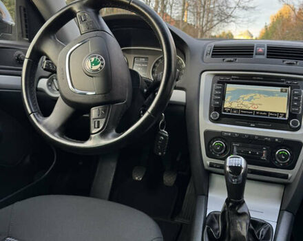 Черный Шкода Октавия, объемом двигателя 2 л и пробегом 217 тыс. км за 10550 $, фото 47 на Automoto.ua