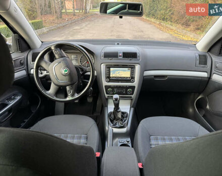 Черный Шкода Октавия, объемом двигателя 2 л и пробегом 217 тыс. км за 10550 $, фото 32 на Automoto.ua