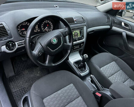 Чорний Шкода Октавія, об'ємом двигуна 1.6 л та пробігом 218 тис. км за 9999 $, фото 4 на Automoto.ua