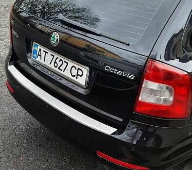 Черный Шкода Октавия, объемом двигателя 1.6 л и пробегом 256 тыс. км за 9000 $, фото 1 на Automoto.ua