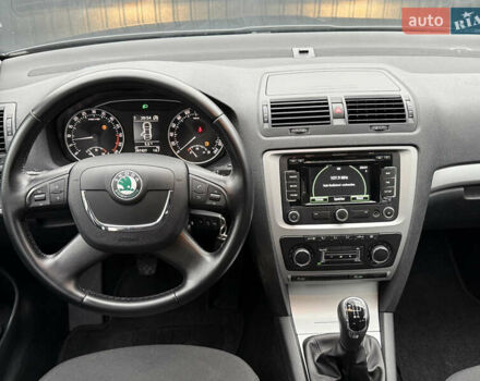 Черный Шкода Октавия, объемом двигателя 1.6 л и пробегом 207 тыс. км за 8999 $, фото 1 на Automoto.ua