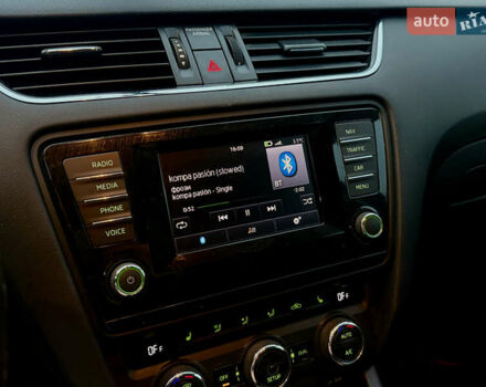 Черный Шкода Октавия, объемом двигателя 1.6 л и пробегом 335 тыс. км за 10000 $, фото 41 на Automoto.ua