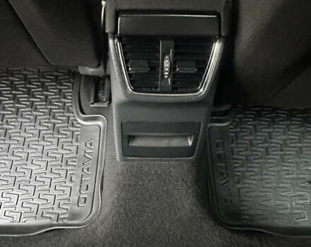 Черный Шкода Октавия, объемом двигателя 1.6 л и пробегом 240 тыс. км за 10500 $, фото 10 на Automoto.ua