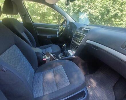 Черный Шкода Октавия, объемом двигателя 1.6 л и пробегом 240 тыс. км за 7950 $, фото 2 на Automoto.ua