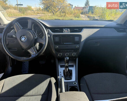 Шкода Октавія 2014 у Надворной на Automoto.ua Чорний Шкода Октавія, об'ємом двигуна 1.98 л та пробігом 290 тис. км за 10600 $, фото 11 на Automoto.ua