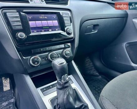 Черный Шкода Октавия, объемом двигателя 1.6 л и пробегом 267 тыс. км за 9500 $, фото 19 на Automoto.ua