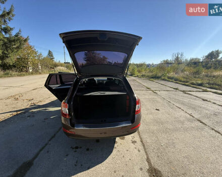 Шкода Октавія 2014 у Надворной на Automoto.ua Чорний Шкода Октавія, об'ємом двигуна 1.98 л та пробігом 290 тис. км за 10600 $, фото 10 на Automoto.ua