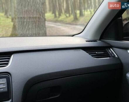 Черный Шкода Октавия, объемом двигателя 2 л и пробегом 300 тыс. км за 11700 $, фото 4 на Automoto.ua