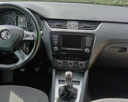 Черный Шкода Октавия, объемом двигателя 1.6 л и пробегом 300 тыс. км за 9500 $, фото 3 на Automoto.ua