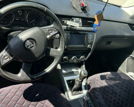 Черный Шкода Октавия, объемом двигателя 1.6 л и пробегом 320 тыс. км за 10500 $, фото 5 на Automoto.ua