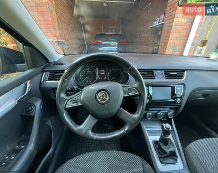 Черный Шкода Октавия, объемом двигателя 1.6 л и пробегом 299 тыс. км за 9999 $, фото 6 на Automoto.ua