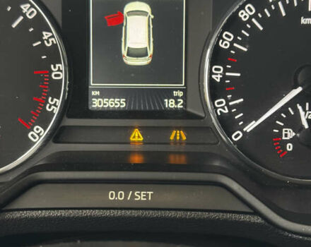 Черный Шкода Октавия, объемом двигателя 1.6 л и пробегом 305 тыс. км за 9850 $, фото 12 на Automoto.ua