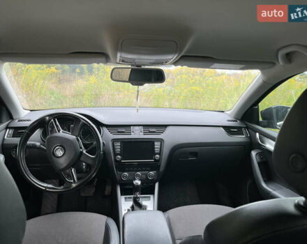 Черный Шкода Октавия, объемом двигателя 1.6 л и пробегом 250 тыс. км за 12000 $, фото 3 на Automoto.ua