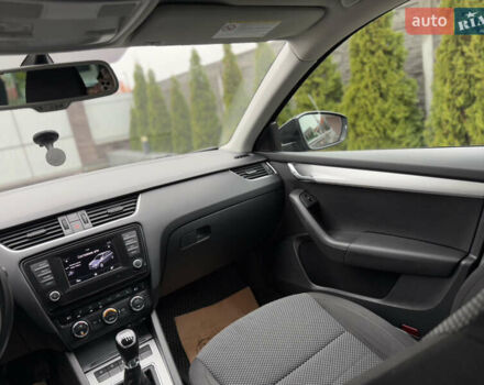 Черный Шкода Октавия, объемом двигателя 1.6 л и пробегом 232 тыс. км за 9900 $, фото 8 на Automoto.ua