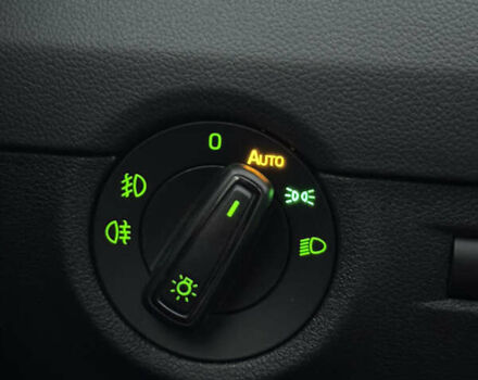 Черный Шкода Октавия, объемом двигателя 1.6 л и пробегом 217 тыс. км за 11200 $, фото 7 на Automoto.ua