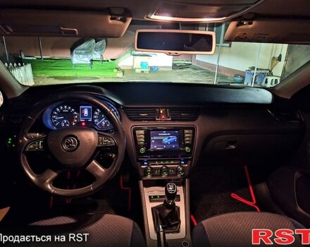 Черный Шкода Октавия, объемом двигателя 1.6 л и пробегом 254 тыс. км за 8500 $, фото 4 на Automoto.ua