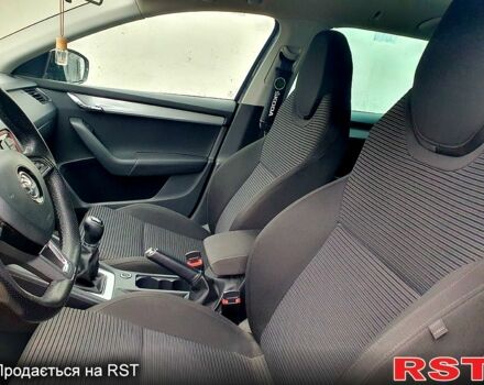 Черный Шкода Октавия, объемом двигателя 1.6 л и пробегом 220 тыс. км за 10600 $, фото 3 на Automoto.ua