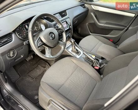 Черный Шкода Октавия, объемом двигателя 1.6 л и пробегом 218 тыс. км за 11950 $, фото 23 на Automoto.ua