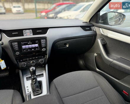 Черный Шкода Октавия, объемом двигателя 1.6 л и пробегом 218 тыс. км за 11950 $, фото 16 на Automoto.ua