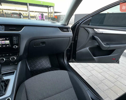 Чорний Шкода Октавія, об'ємом двигуна 1.6 л та пробігом 157 тис. км за 9999 $, фото 52 на Automoto.ua