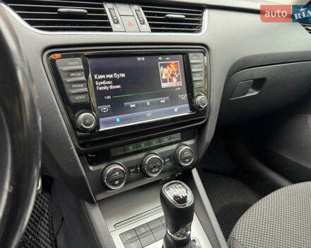 Чорний Шкода Октавія, об'ємом двигуна 1.6 л та пробігом 292 тис. км за 8599 $, фото 7 на Automoto.ua