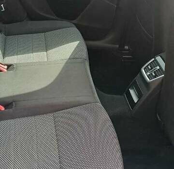 Черный Шкода Октавия, объемом двигателя 1.6 л и пробегом 300 тыс. км за 9500 $, фото 4 на Automoto.ua