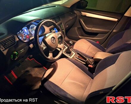 Черный Шкода Октавия, объемом двигателя 1.6 л и пробегом 254 тыс. км за 8500 $, фото 5 на Automoto.ua