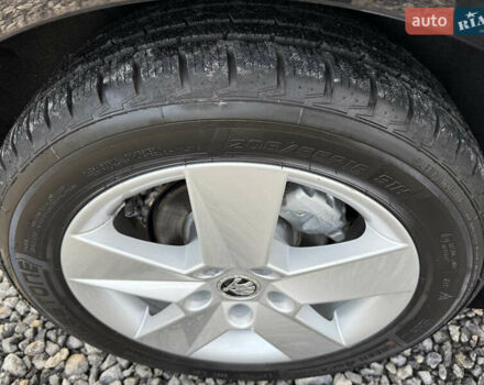 Черный Шкода Октавия, объемом двигателя 1.6 л и пробегом 218 тыс. км за 11950 $, фото 39 на Automoto.ua