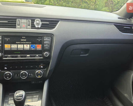 Шкода Октавия 2015 в Болехове на Automoto.ua Черный Шкода Октавия, объемом двигателя 1.97 л и пробегом 340 тыс. км за 14300 $, фото 6 на Automoto.ua