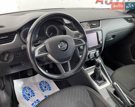 Чорний Шкода Октавія, об'ємом двигуна 1.6 л та пробігом 221 тис. км за 12250 $, фото 5 на Automoto.ua
