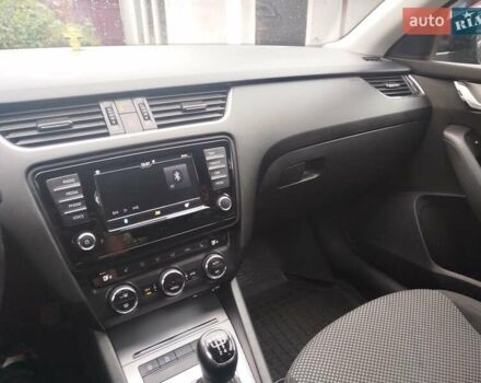 Черный Шкода Октавия, объемом двигателя 1.6 л и пробегом 307 тыс. км за 10499 $, фото 6 на Automoto.ua