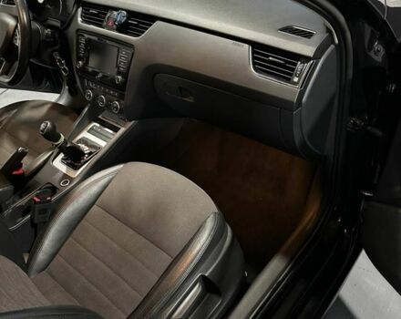 Черный Шкода Октавия, объемом двигателя 2 л и пробегом 340 тыс. км за 11000 $, фото 3 на Automoto.ua