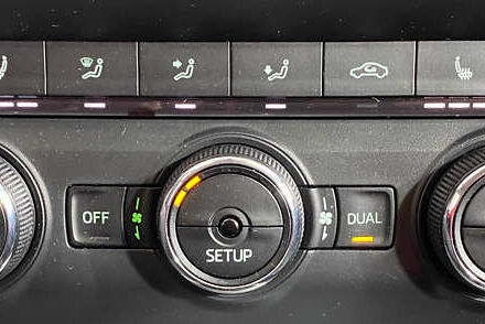 Чорний Шкода Октавія, об'ємом двигуна 1.6 л та пробігом 221 тис. км за 12250 $, фото 18 на Automoto.ua