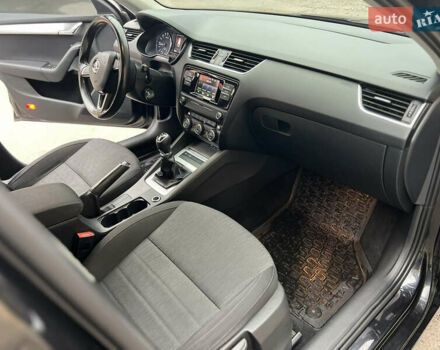 Шкода Октавия 2015 в Харькове на Automoto.ua Черный Шкода Октавия, объемом двигателя 1.6 л и пробегом 254 тыс. км за 11500 $, фото 6 на Automoto.ua