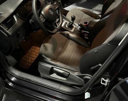 Черный Шкода Октавия, объемом двигателя 2 л и пробегом 340 тыс. км за 11000 $, фото 2 на Automoto.ua