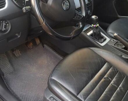 Черный Шкода Октавия, объемом двигателя 1.6 л и пробегом 250 тыс. км за 13000 $, фото 3 на Automoto.ua