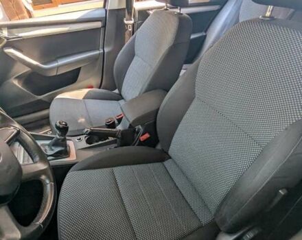 Черный Шкода Октавия, объемом двигателя 1.6 л и пробегом 310 тыс. км за 9400 $, фото 13 на Automoto.ua