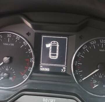 Черный Шкода Октавия, объемом двигателя 1.6 л и пробегом 326 тыс. км за 13000 $, фото 21 на Automoto.ua