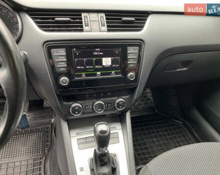 Черный Шкода Октавия, объемом двигателя 2 л и пробегом 255 тыс. км за 12750 $, фото 16 на Automoto.ua