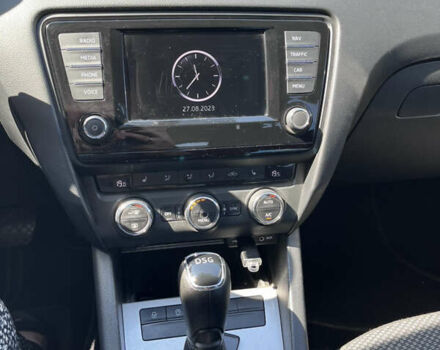 Черный Шкода Октавия, объемом двигателя 1.6 л и пробегом 326 тыс. км за 13000 $, фото 7 на Automoto.ua