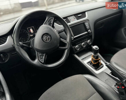 Чорний Шкода Октавія, об'ємом двигуна 1.6 л та пробігом 149 тис. км за 10999 $, фото 12 на Automoto.ua