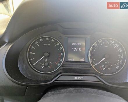 Черный Шкода Октавия, объемом двигателя 1.6 л и пробегом 253 тыс. км за 10900 $, фото 12 на Automoto.ua