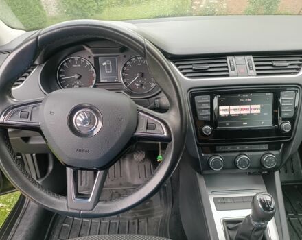 Черный Шкода Октавия, объемом двигателя 1.6 л и пробегом 207 тыс. км за 11300 $, фото 5 на Automoto.ua