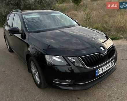 Черный Шкода Октавия, объемом двигателя 1.6 л и пробегом 314 тыс. км за 13999 $, фото 1 на Automoto.ua